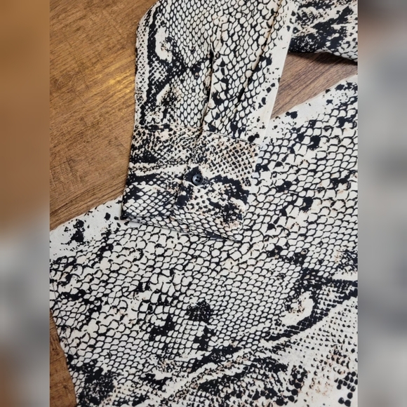 La Classe Couture snake print button down shirt - Picture 3 of 8